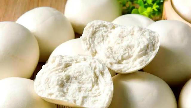 馒头与胃病的关系，专家告诫：若想保护胃部，要减少吃这4种食品
