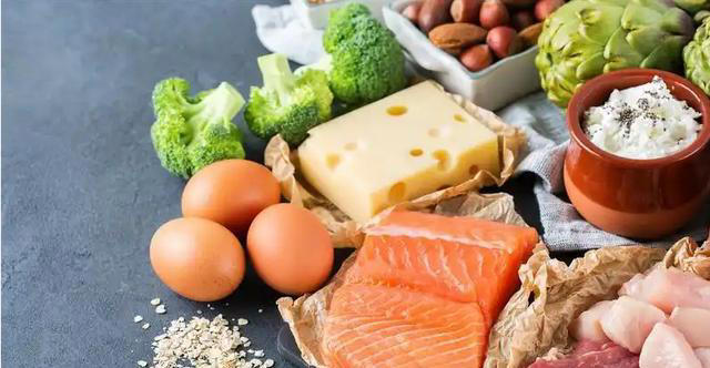馒头与胃病的关系，专家告诫：若想保护胃部，要减少吃这4种食品