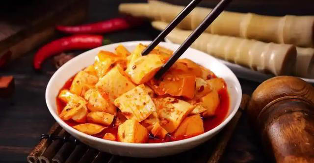 馒头与胃病的关系，专家告诫：若想保护胃部，要减少吃这4种食品